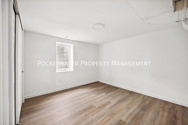 Building Photo - 305 W Geneseo St