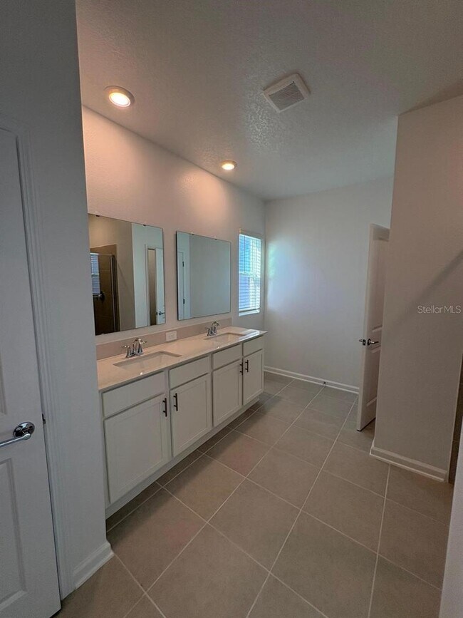 Building Photo - 6032 Zen Wy