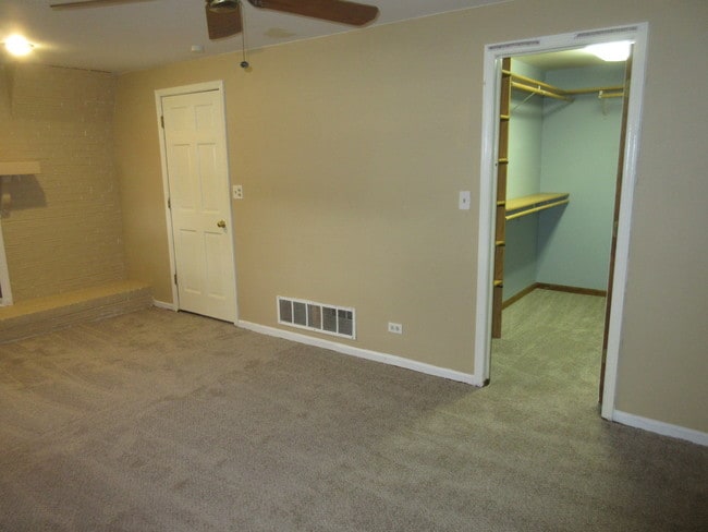 Building Photo - 7944 Sherwood Cir N