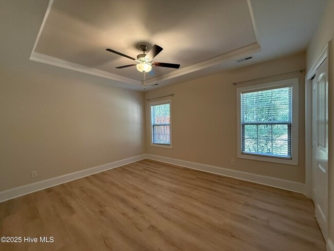 Building Photo - 300 Mashie Ct