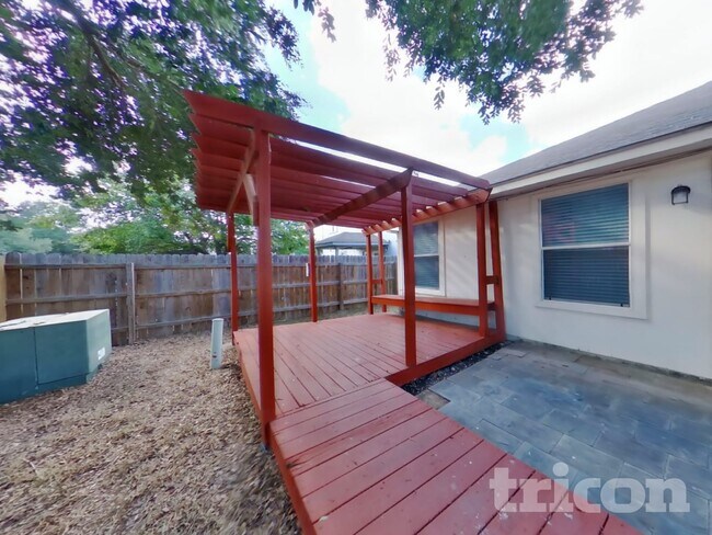 Building Photo - 6614 Cougar Village