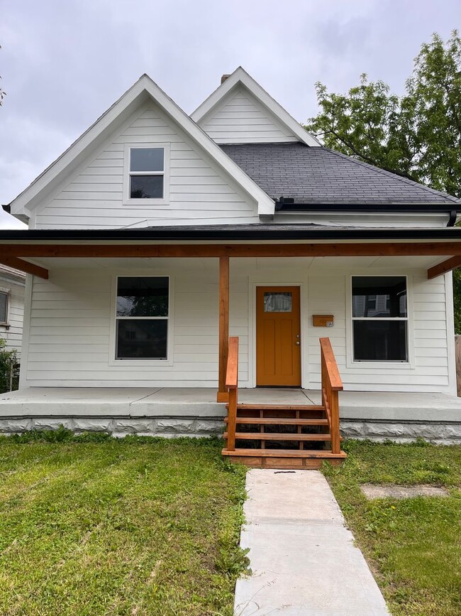Building Photo - Discover the perfect blend of comfort, con...
