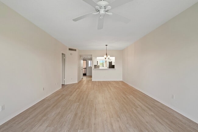 Building Photo - 6165 S Mirror Lake Dr