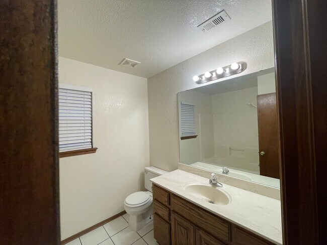 Building Photo - 621 Gyrfalcon Dr