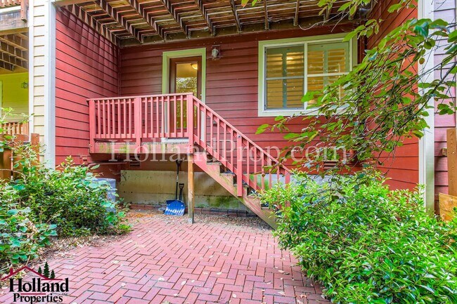Building Photo - Wonderful 3 Bed 3 Bath Townhouse in  Hillsboro!