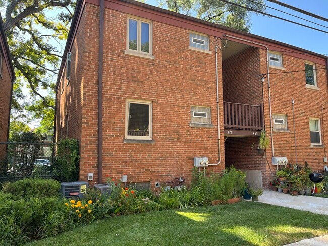 Building Photo - 421 Edgewood Pl