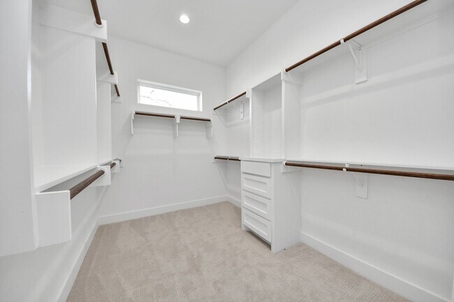 Building Photo - 3407 Hutchins St