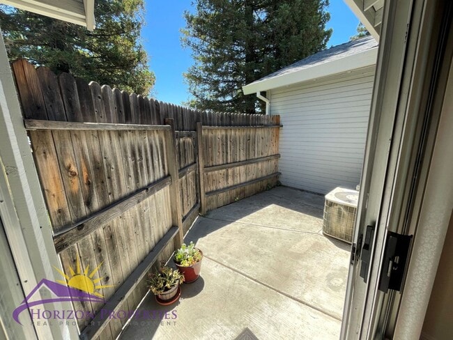 Building Photo - Spacious Two-story 2 Bed 2 Bath 1,564 Sq. Ft. North Sacramento Condo