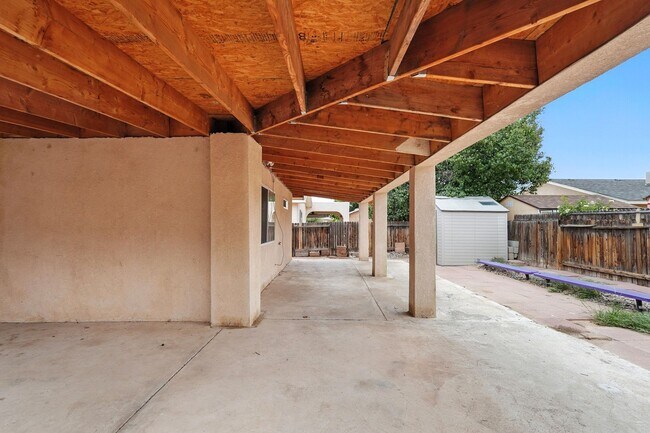 Building Photo - For Rent | 3 Bed / 2 Bath | 2 Car Garage |...