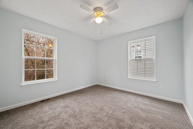 Building Photo - 3 Bed 1.5 Bath Home for Rent in Newport Ne...