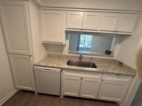 Building Photo - 709 Skylark Rd