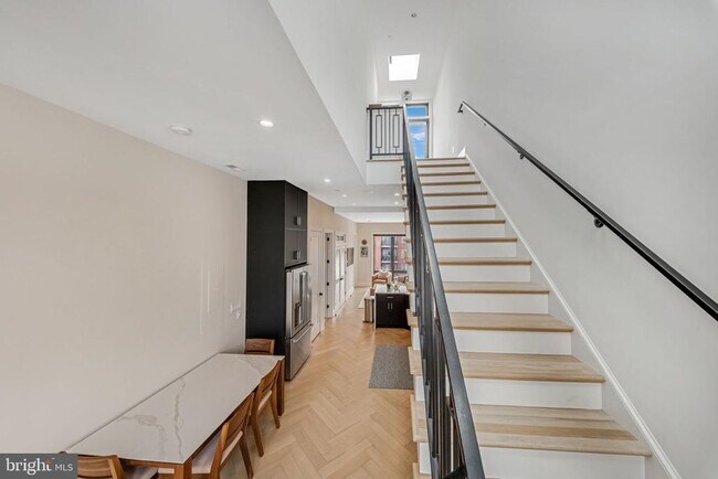 Building Photo - 1462 Chapin St NW
