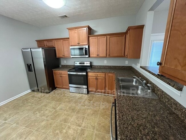 Building Photo - 410 26th Ct