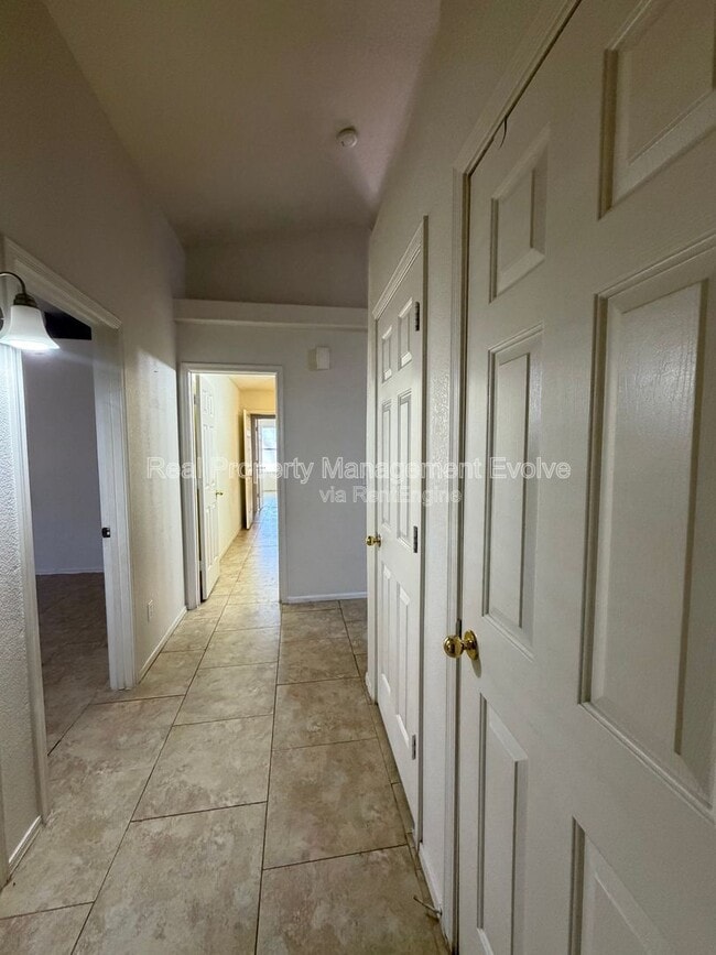 Building Photo - 7816 N 54th Ln