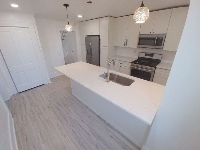 Building Photo - Updated Rental - Allentown