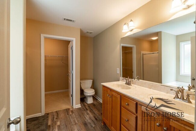 Building Photo - 285 Finch Way