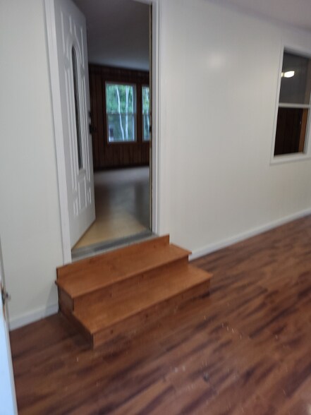 Building Photo - 12 Breton Ln