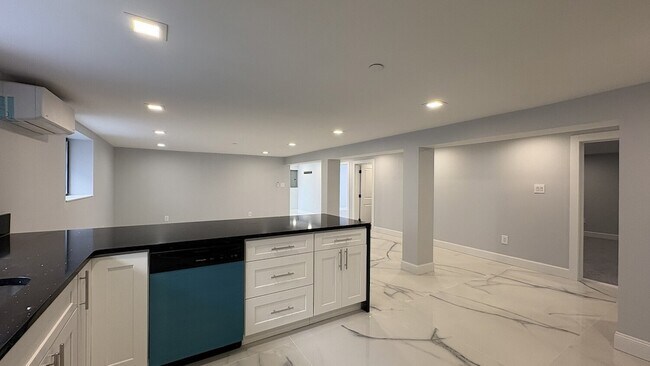 Building Photo - 1-64 Beach 124th St