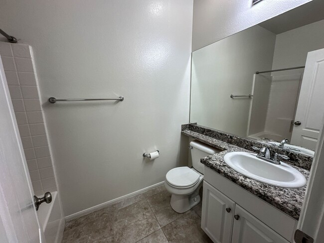 Building Photo - Heather Ridge 2 Bedroom Townhome for Rent!