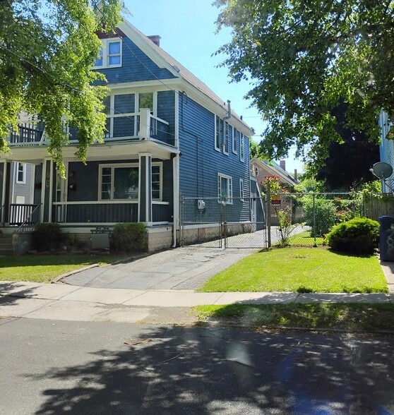 Primary Photo - 702 West Ave