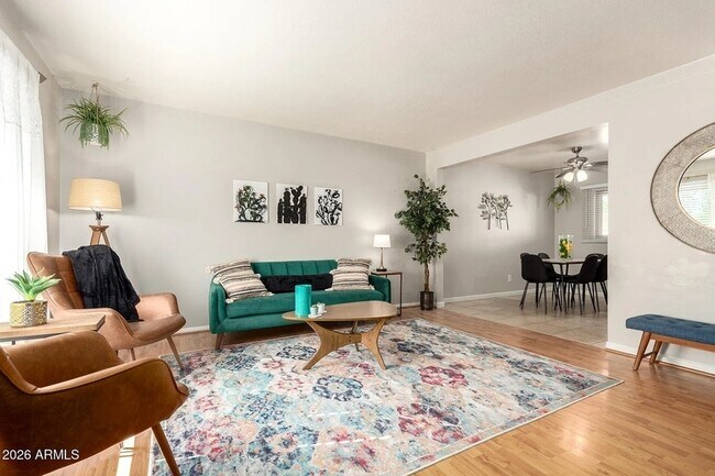 Building Photo - 1412 W 7th Pl