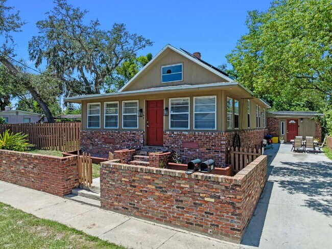 Building Photo - 170 Kingston Ave