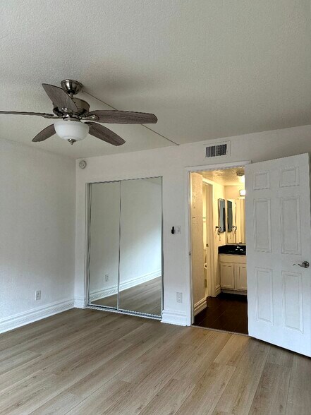 Building Photo - 3825 E Camelback Rd
