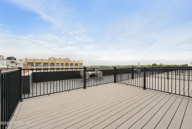 Building Photo - 700 Bangs Ave