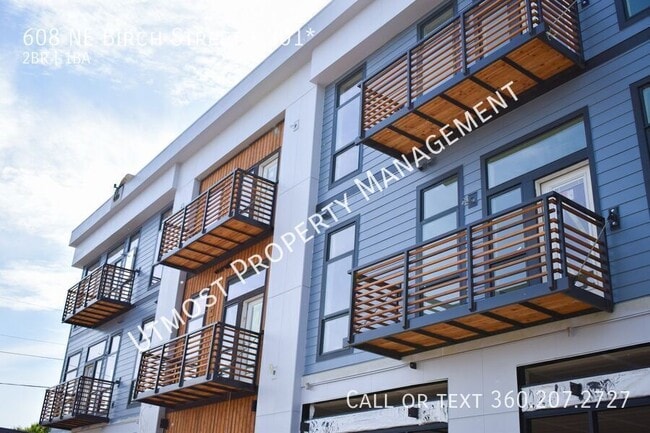 Building Photo - 608 NE Birch St