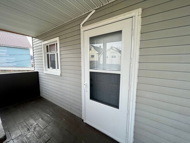 Building Photo - 1613 Fourth Avenue (Full Service)
