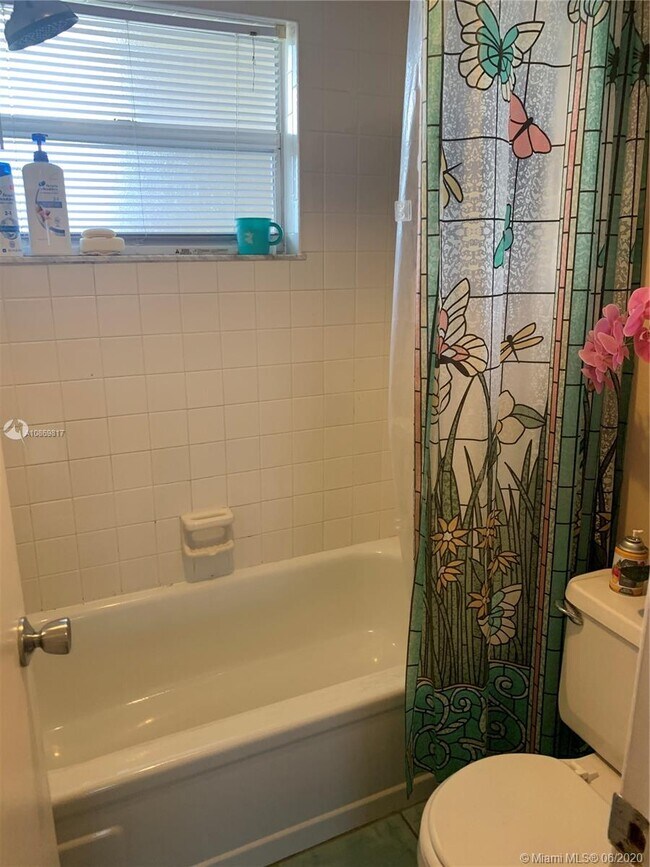 Building Photo - 9450 Poinciana Pl