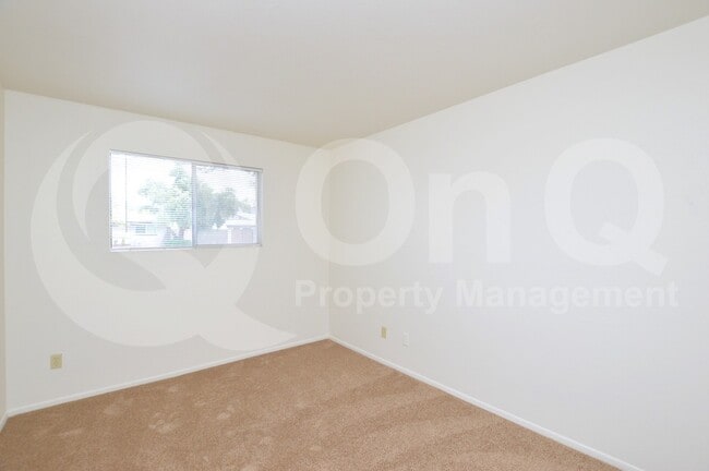 Building Photo - 713 E Campus Dr