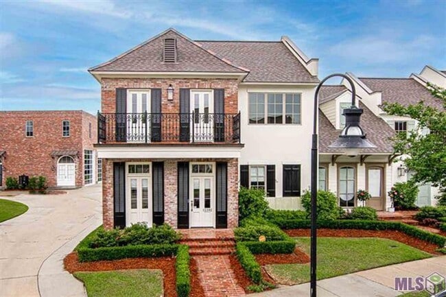 Primary Photo - Upscale Townhouse in The Village at Magnol...