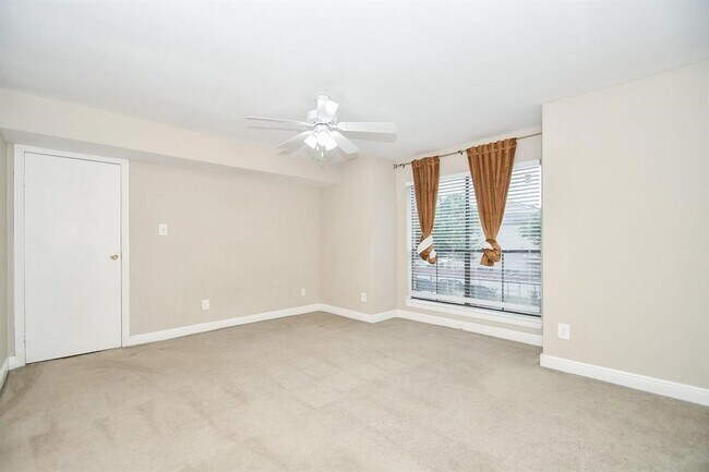 Building Photo - 3150 Walnut Bend Ln