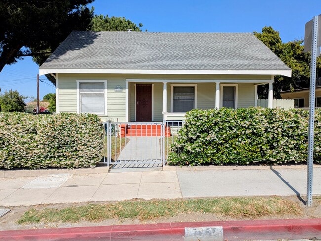 Primary Photo - 3 Bedroom 1 Bath House with a Large Backya...