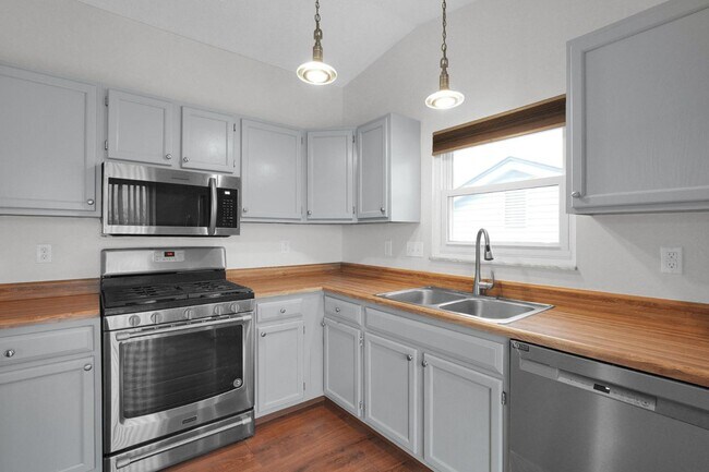 Building Photo - 1174 Obetz Rd