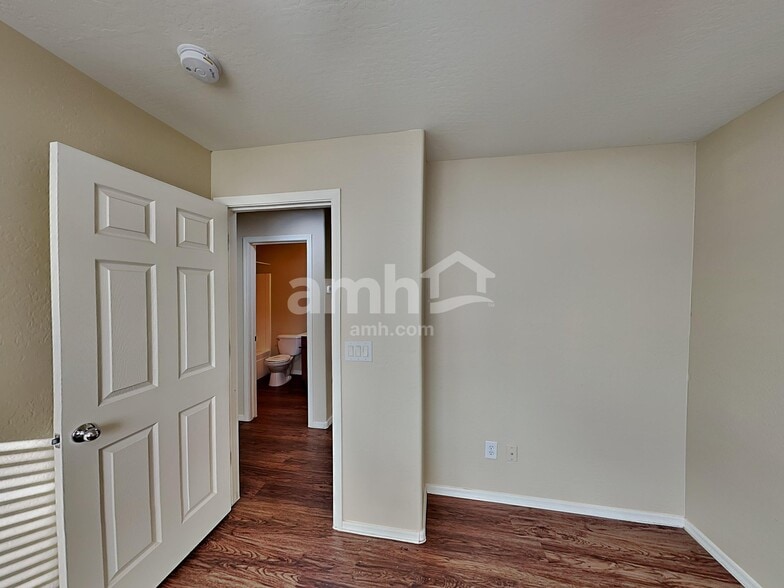 Building Photo - 2472 W Cool Water Way