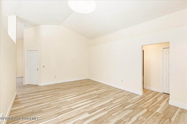 Building Photo - 6651 Fawn Ridge Dr