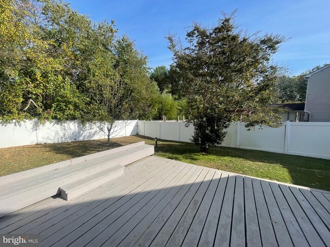 Building Photo - 4 Brookview Dr