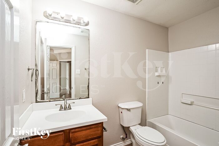 Building Photo - 6267 Gillian Park Dr