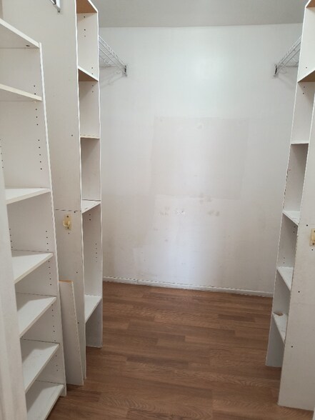 Building Photo - 670 Hill Dr