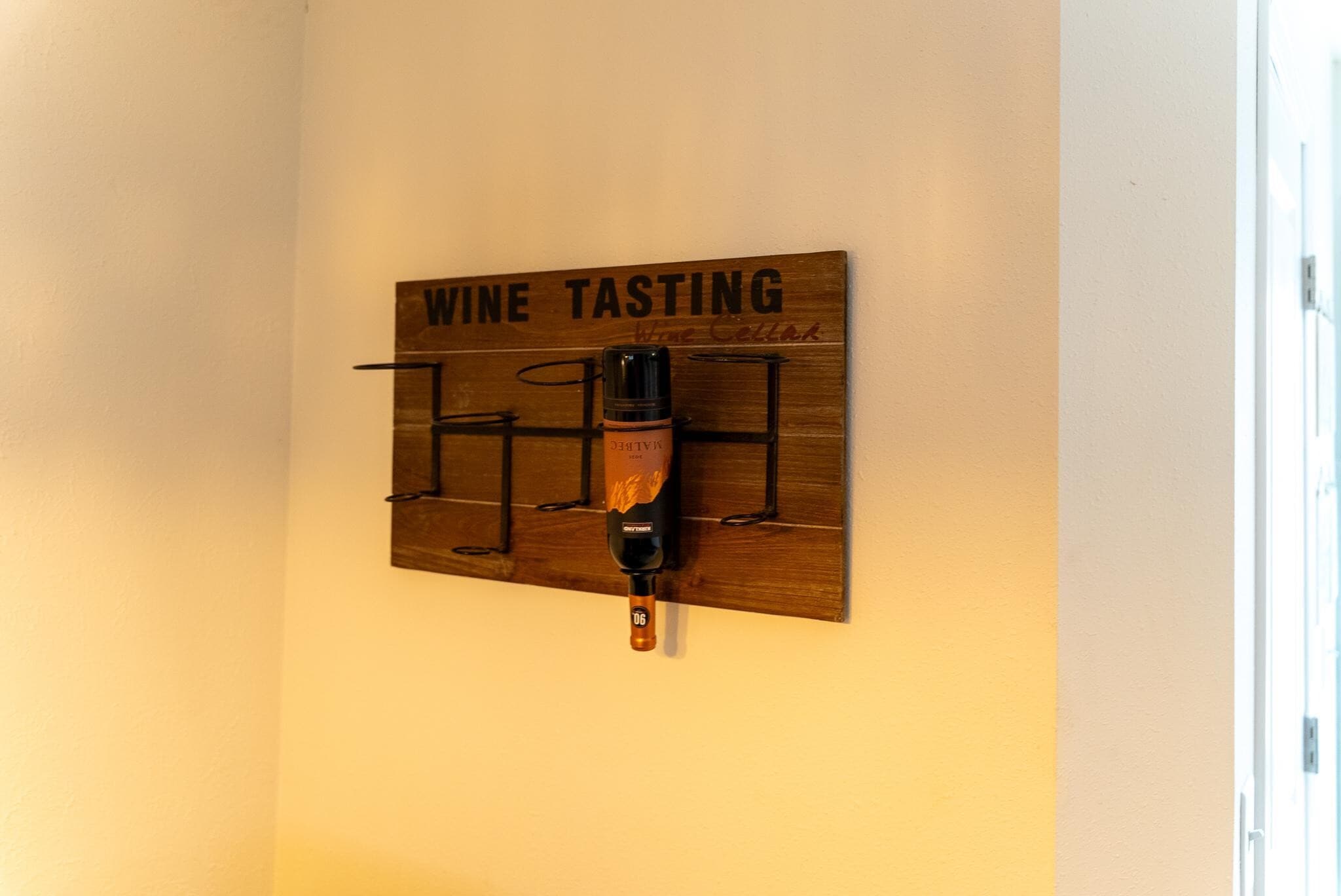 Building Photo - 1304 E Sylvan Cir