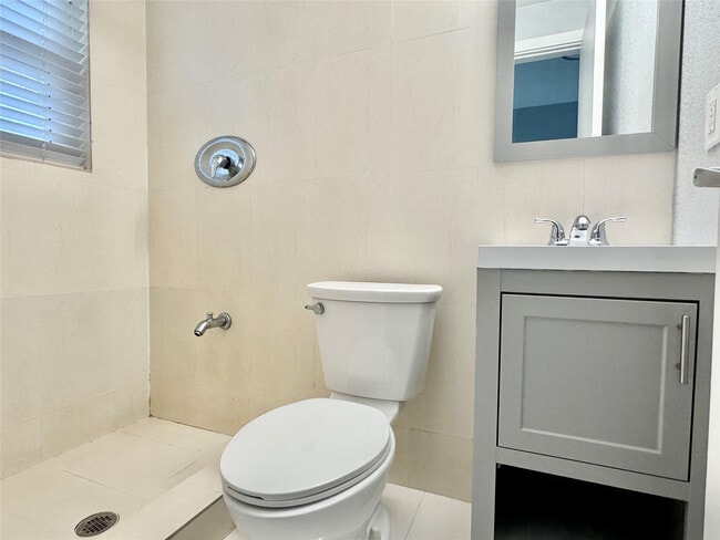 Building Photo - 1503 NE 4th Ct