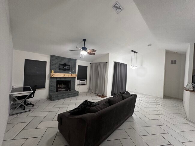 Building Photo - 7342 Sunscape Way