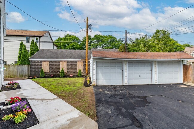 Building Photo - 169 S Union St