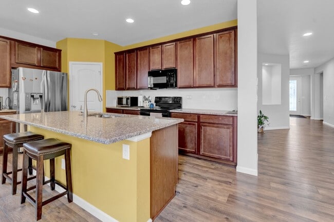 Building Photo - Beautiful low-maintenance ranch home with turf in front and back!