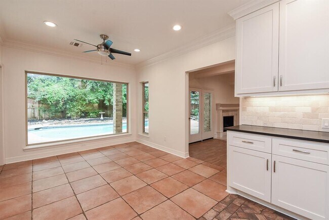 Building Photo - 807 Herdsman Dr
