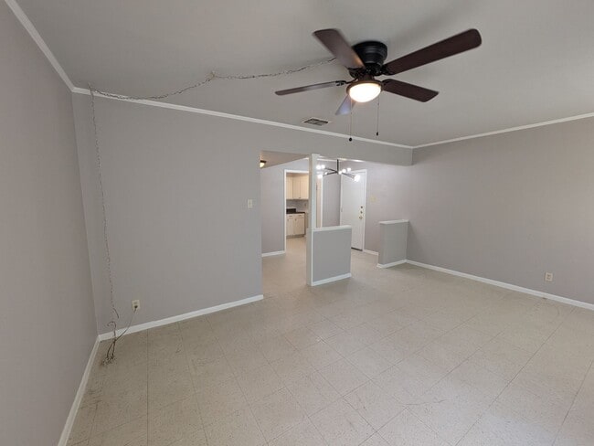 Building Photo - Southtrail Dr 501/503