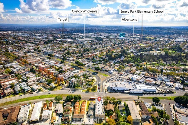 Building Photo - 5639 Huntington Dr