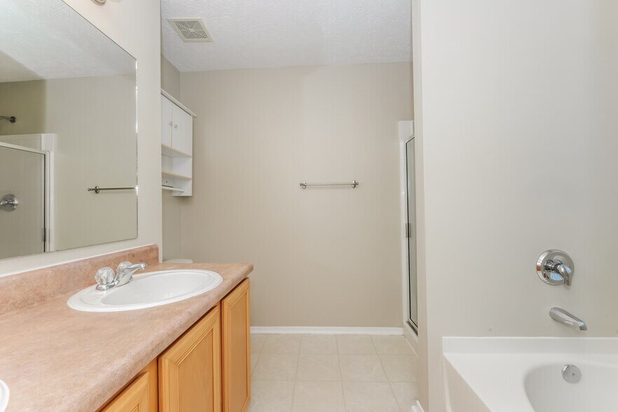 Building Photo - 2694 Sutherland Dr